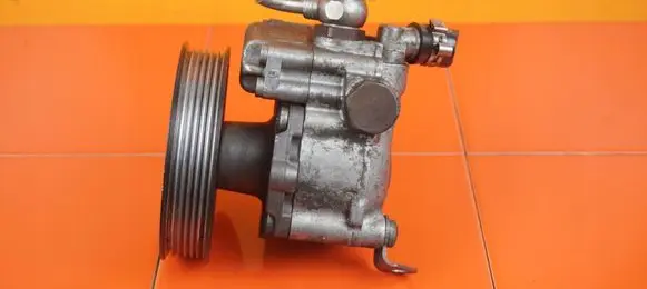 BMW 5 E60 E61 Power steering pump 6780848 N47D20A