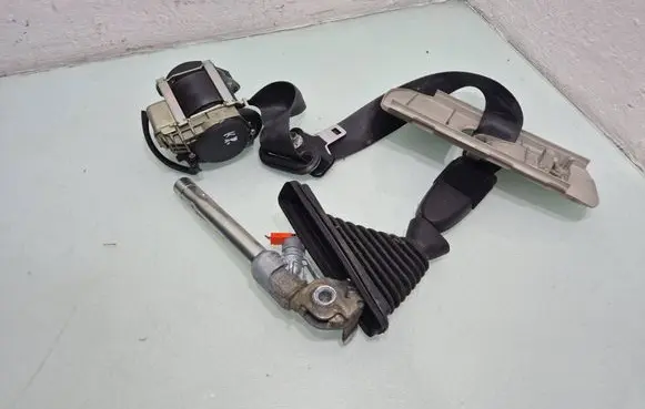 Nissan Qashqai+2 Front seatbelt 86885JD010