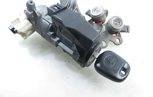 Toyota Yaris Ignition lock 450200D01