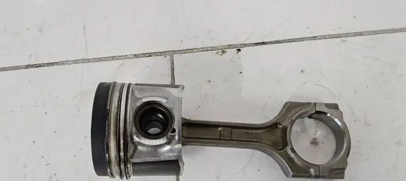 Honda CR-V Piston with connecting rod R3L 7051337