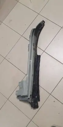 Audi Q7 4L Fender mounting bracket 4L0805158A