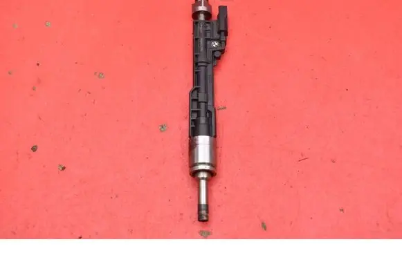 BMW 7 F01 F02 F03 F04 Fuel injector 7639994