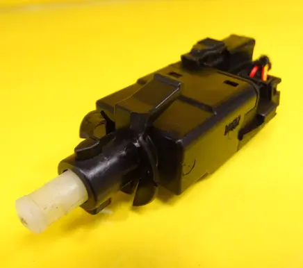 Mercedes-Benz C W203 Brake pedal sensor switch 0015450109