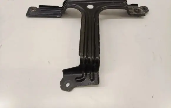 Opel Insignia B Battery bracket 84213684