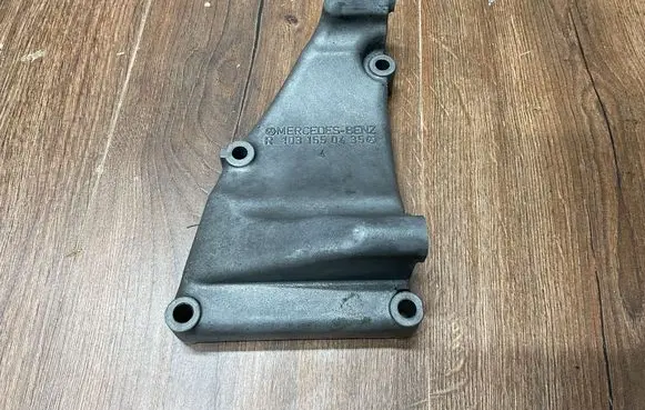 Mercedes-Benz E W124 Generator/alternator bracket R1031550435