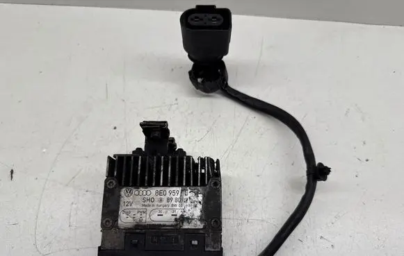 Audi A4 S4 B7 8E 8H Coolant fan relay 8E0959501