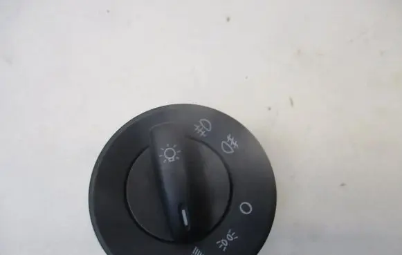 Skoda Octavia Mk2 (1Z) Light switch