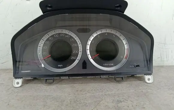 Volvo V70 Speedometer (instrument cluster) 