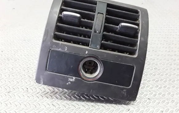 Audi A6 S6 C5 4B Rear air vent grill 4B0819203