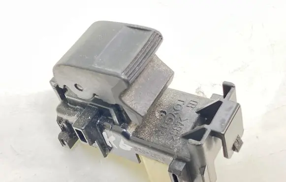Toyota RAV 4 (XA30) Electric window control switch 1928291