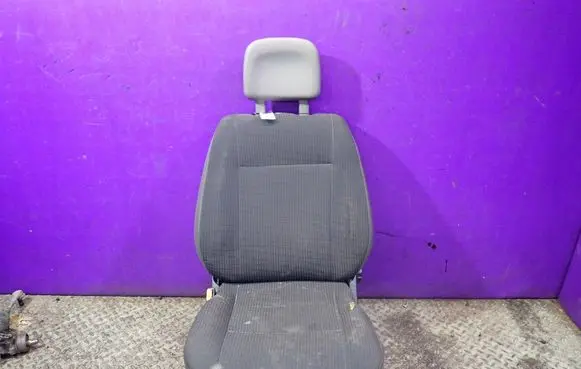 Volkswagen Transporter - Caravelle T4 Front driver seat 