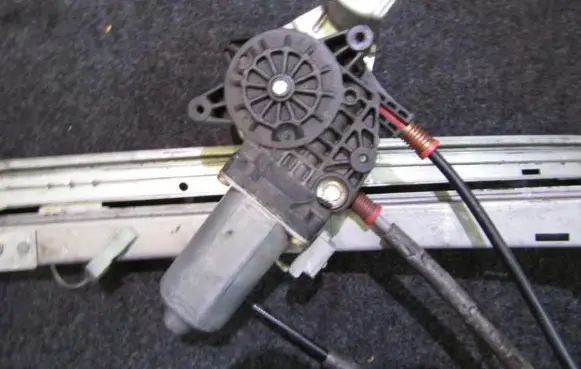 Citroen Xsara Front door window regulator motor 15292411 8943