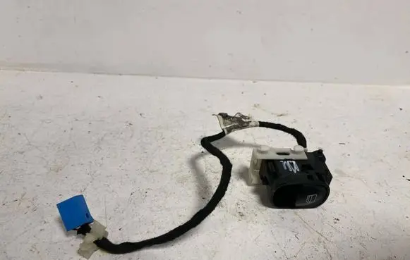 Mercedes-Benz C W203 Electric window control switch A2038200210 501807