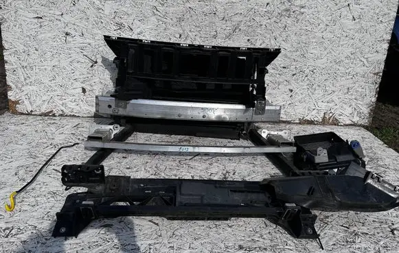 Peugeot 5008 II Radiator support slam panel