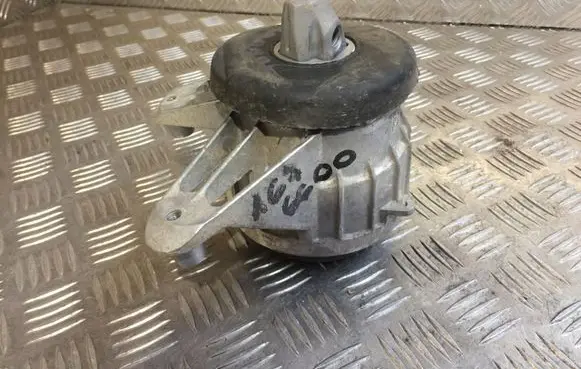 Mercedes-Benz GLE W167 Engine mounting bracket 