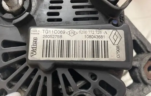 Renault Megane II Generator/alternator 8200772726A 108043681 2605275B