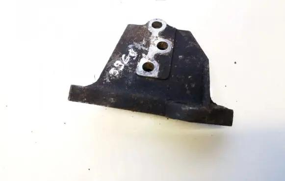 Nissan X-Trail T30 Engine mounting bracket