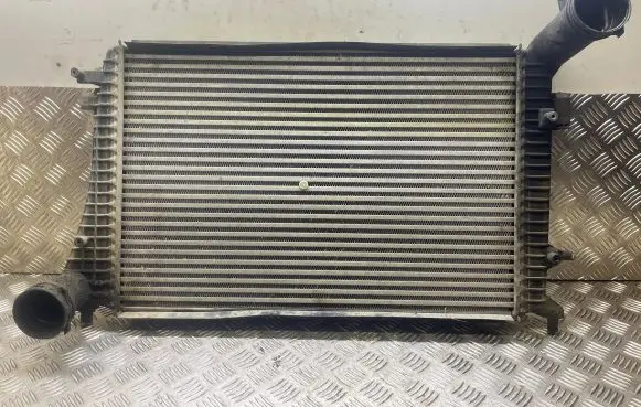 Volkswagen Touran I Intercooler radiator