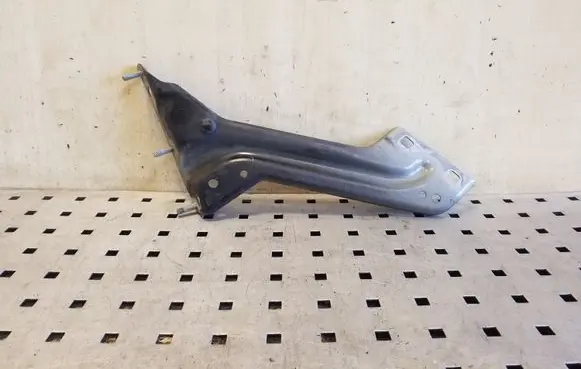 Audi Q5 SQ5 Fender mounting bracket 8R0821136