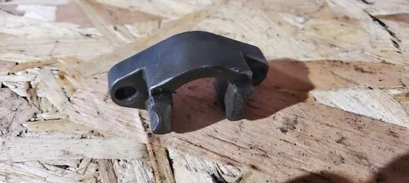 BMW 5 E39 Fuel Injector clamp holder 13537787215