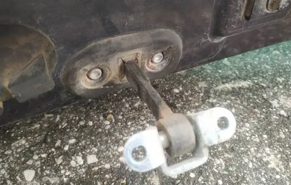 Fiat Croma Rear door check strap stopper