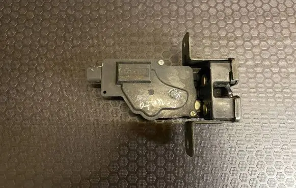 KIA Sorento Tailgate window lock/catch/latch 871303E000