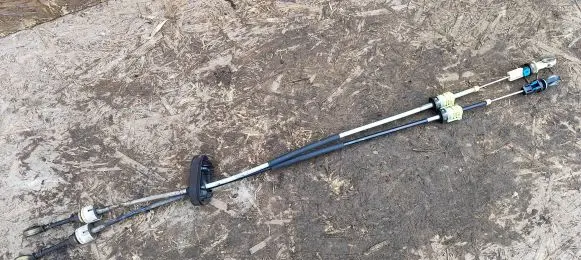 Opel Insignia A Gear shift cable linkage 55583307