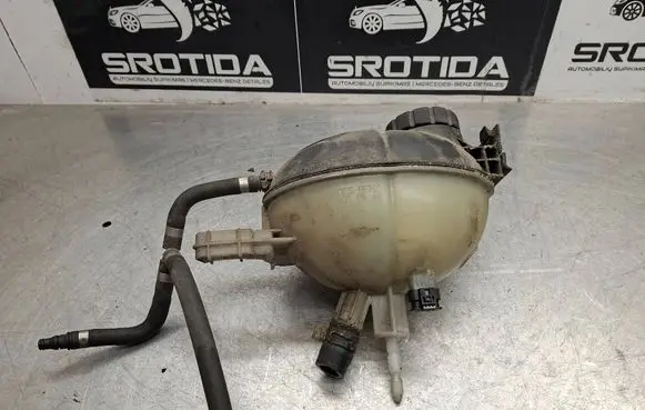 Mercedes-Benz E W212 Coolant expansion tank/reservoir A2045000549
