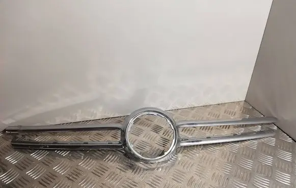 Volkswagen Touareg I Front bumper upper radiator grill 7L6853668A