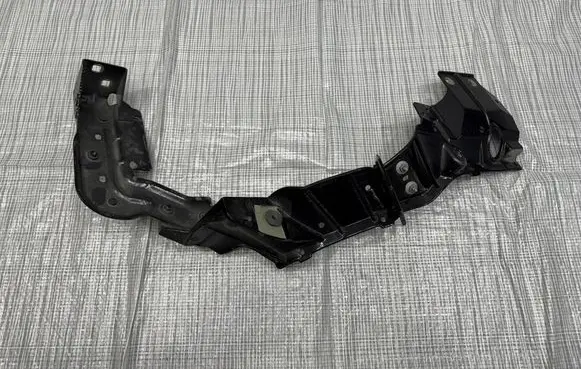 Maserati GranTurismo Radiator mount bracket 670173045