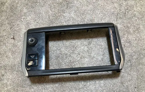 Peugeot 2008 I Radio/GPS head unit trim 