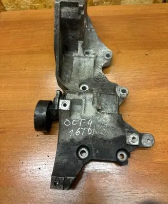 Audi A3 S3 A3 Sportback 8P Generator/alternator bracket 03L903143Q