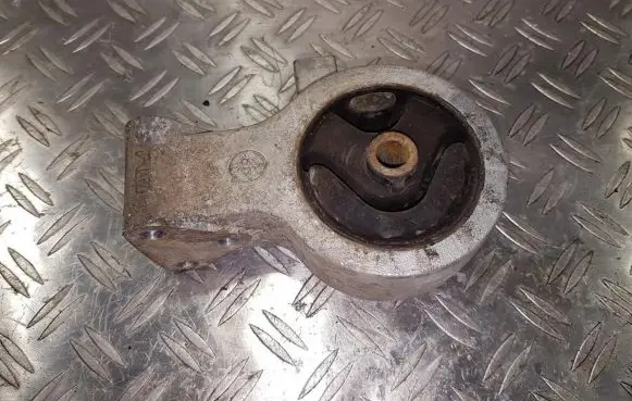Mitsubishi Space Star Engine mount bracket