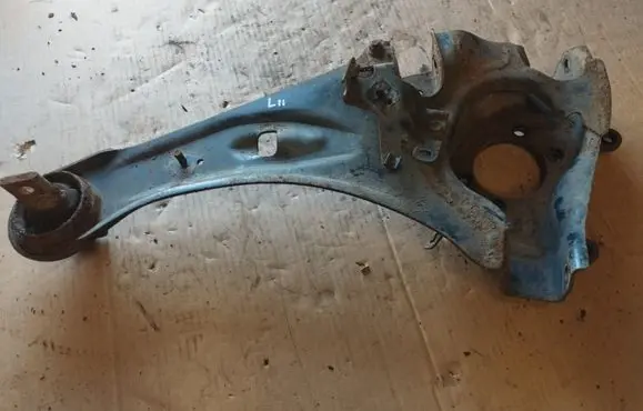 Rear wheel hub spindle/knuckle