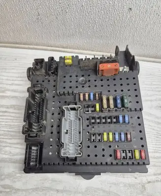 Volvo V70 Fuse module 28017881 00005934896 30728512