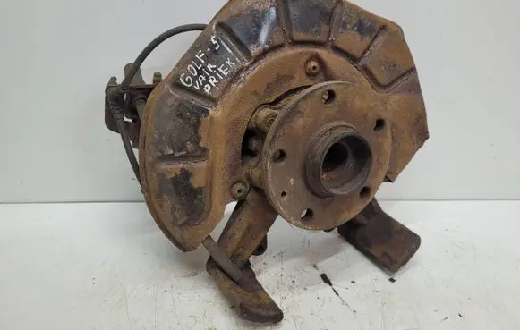 Volkswagen Golf V Front wheel hub