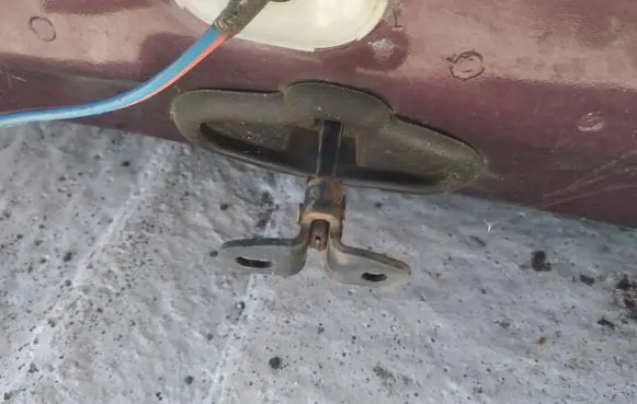 Chrysler PT Cruiser Rear door check strap stopper