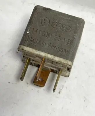 Audi A4 S4 B5 8D Other relay 141951253B
