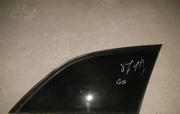 Mercedes-Benz C AMG W204 Rear side window