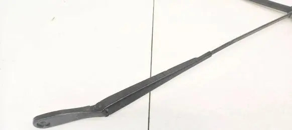 Volvo V50 Front wiper blade arm 30698250
