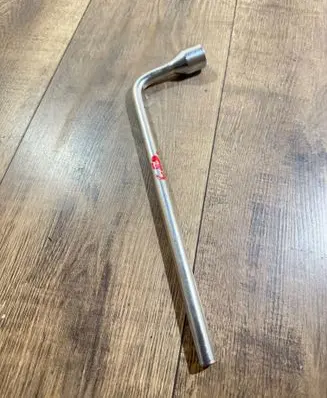 Mercedes-Benz C W204 Wheel nut wrench A2215810001