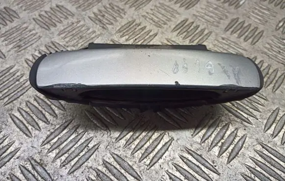 Audi A4 S4 B6 8E 8H Front door exterior handle/bracket 4B0839885