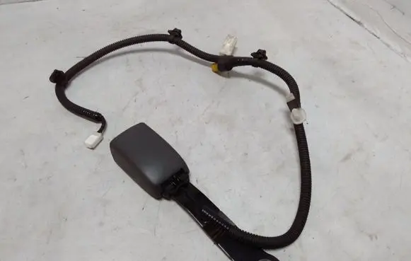 Toyota Prius (XW30) Front seatbelt buckle E034501 B480