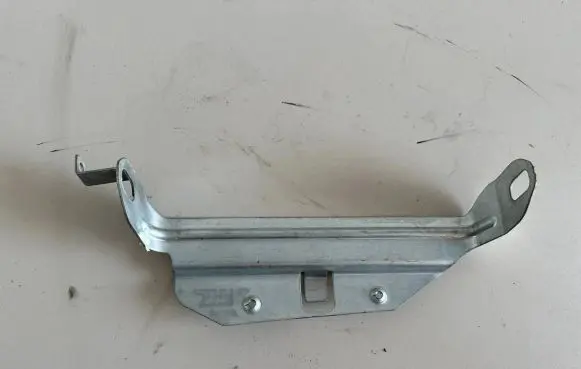 BMW 5 E60 E61 Radiator mount bracket 23781010 7132821 PX52UZ