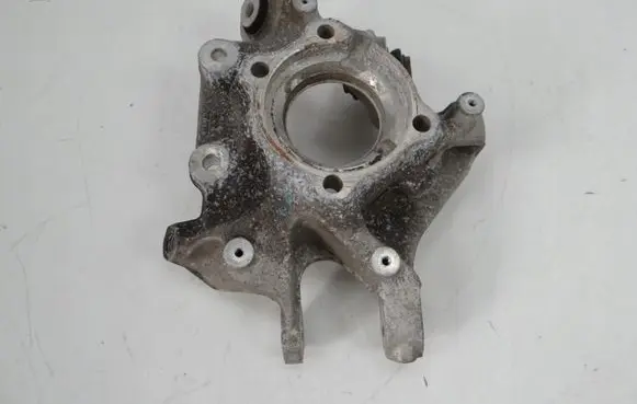 Rear wheel hub spindle/knuckle
