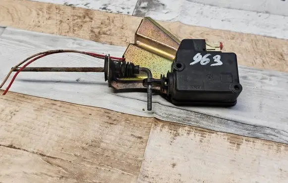 Peugeot 607 Central locking motor 