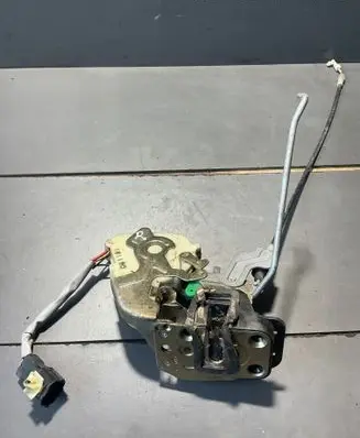 KIA Sorento Front door lock 