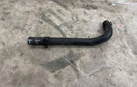 Engine coolant pipe/hose