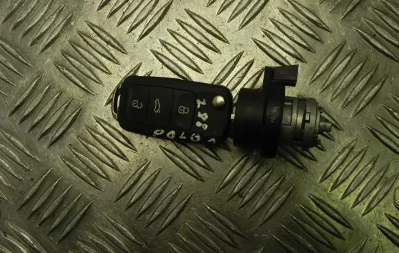 Volkswagen Polo V 6R Ignition lock 5K0837202 M640