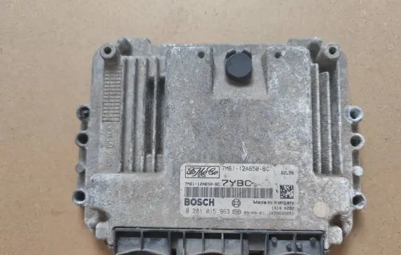 Mazda 3 II Engine control unit/module 7M6112A650BC 0281015963